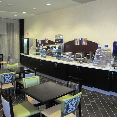 Holiday Inn Express & Suites Kansas City Airport By Ihg Ngoại thất bức ảnh