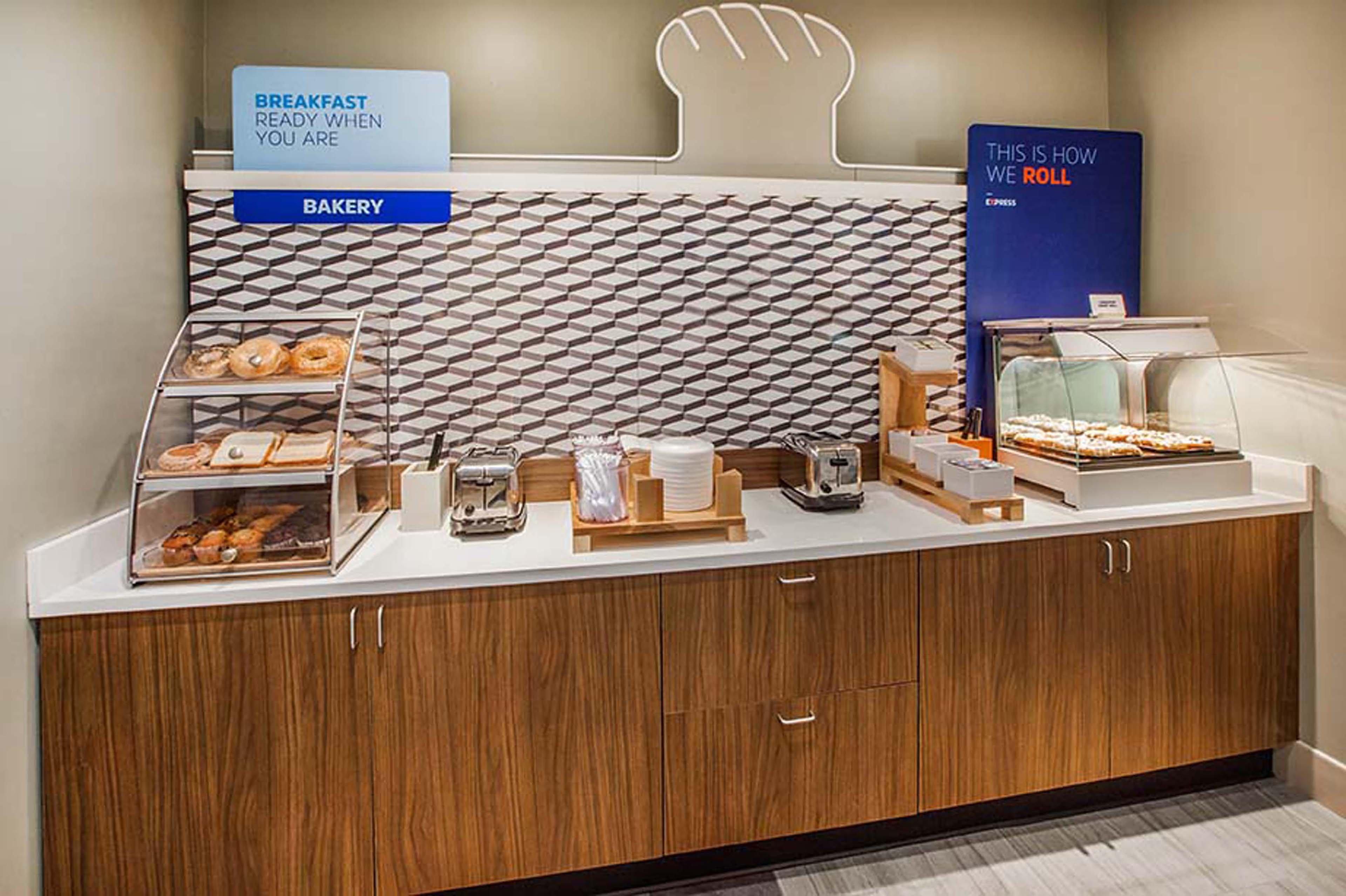 Holiday Inn Express & Suites Kansas City Airport By Ihg Ngoại thất bức ảnh