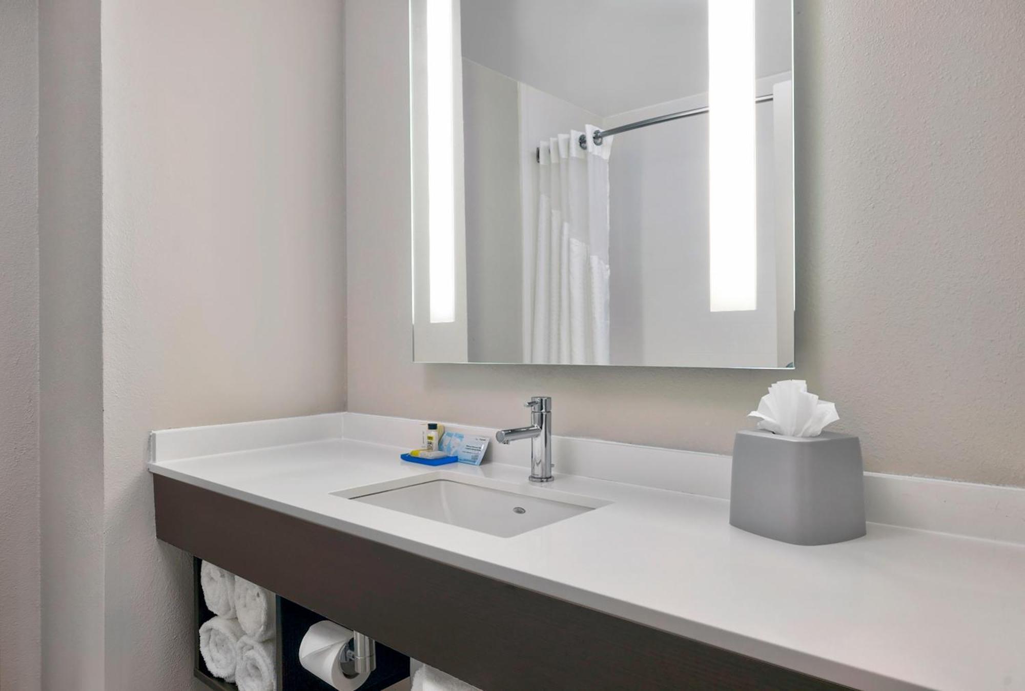 Holiday Inn Express & Suites Kansas City Airport By Ihg Ngoại thất bức ảnh