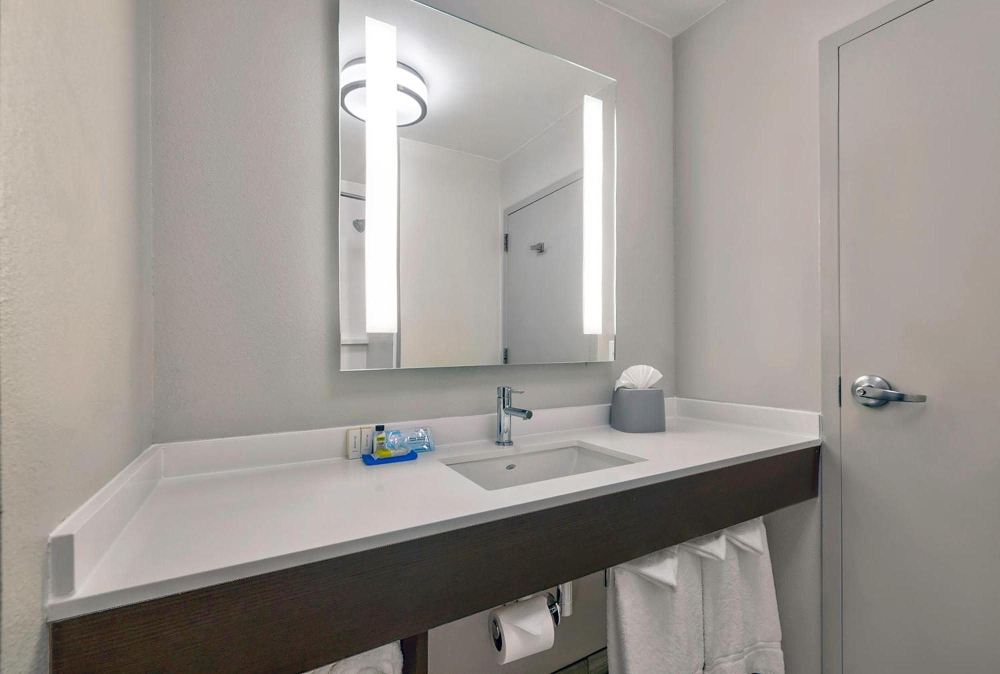 Holiday Inn Express & Suites Kansas City Airport By Ihg Ngoại thất bức ảnh