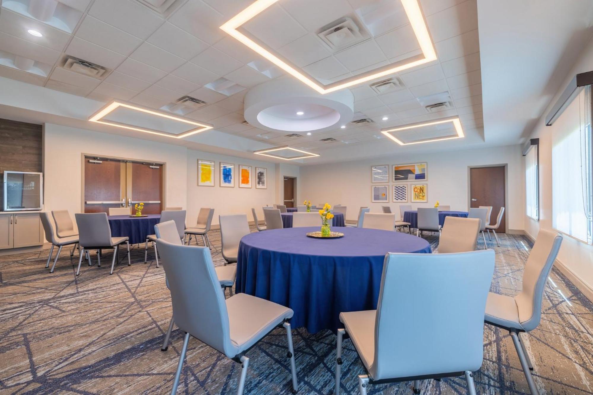 Holiday Inn Express & Suites Kansas City Airport By Ihg Ngoại thất bức ảnh