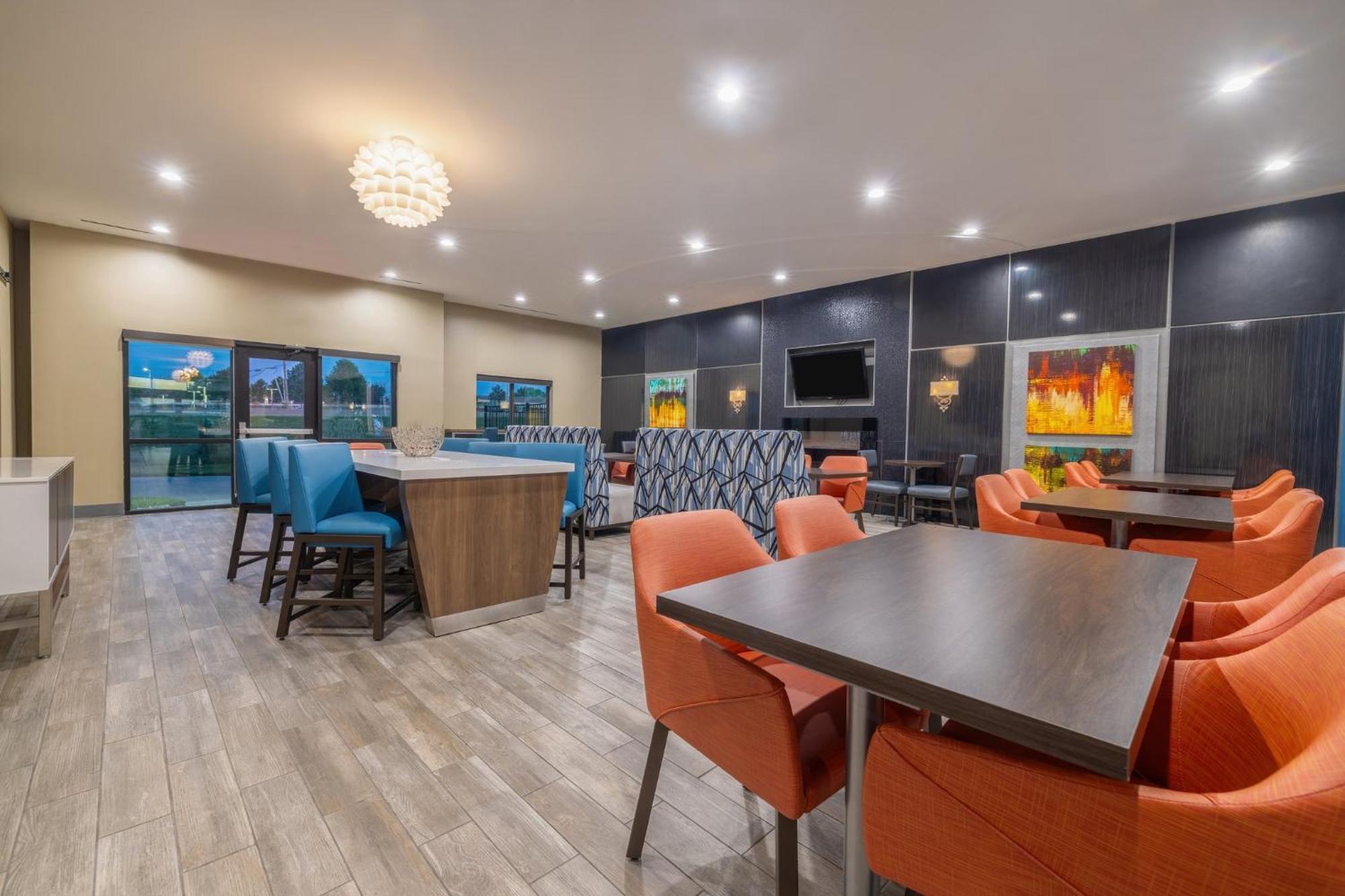 Holiday Inn Express & Suites Kansas City Airport By Ihg Ngoại thất bức ảnh