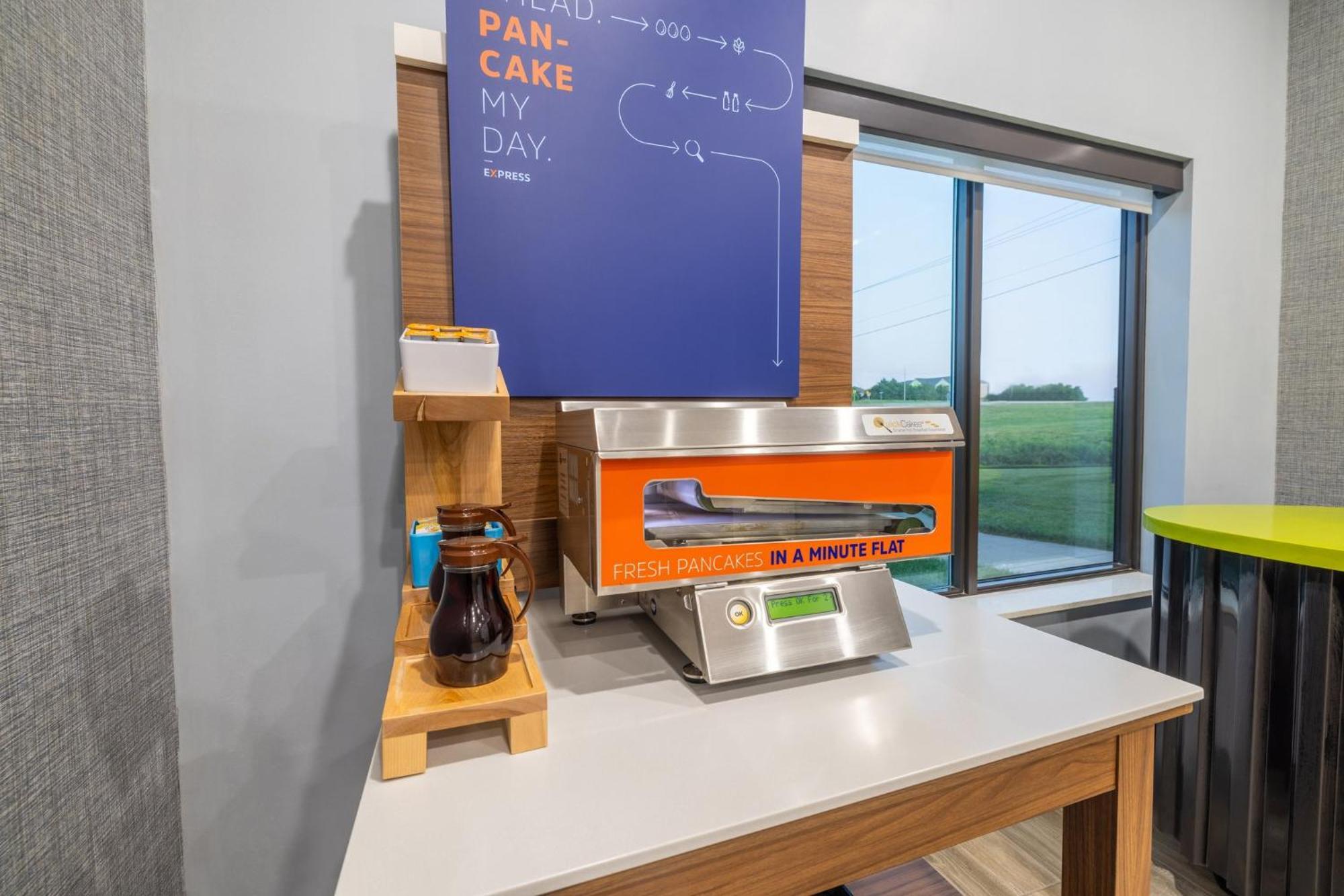 Holiday Inn Express & Suites Kansas City Airport By Ihg Ngoại thất bức ảnh