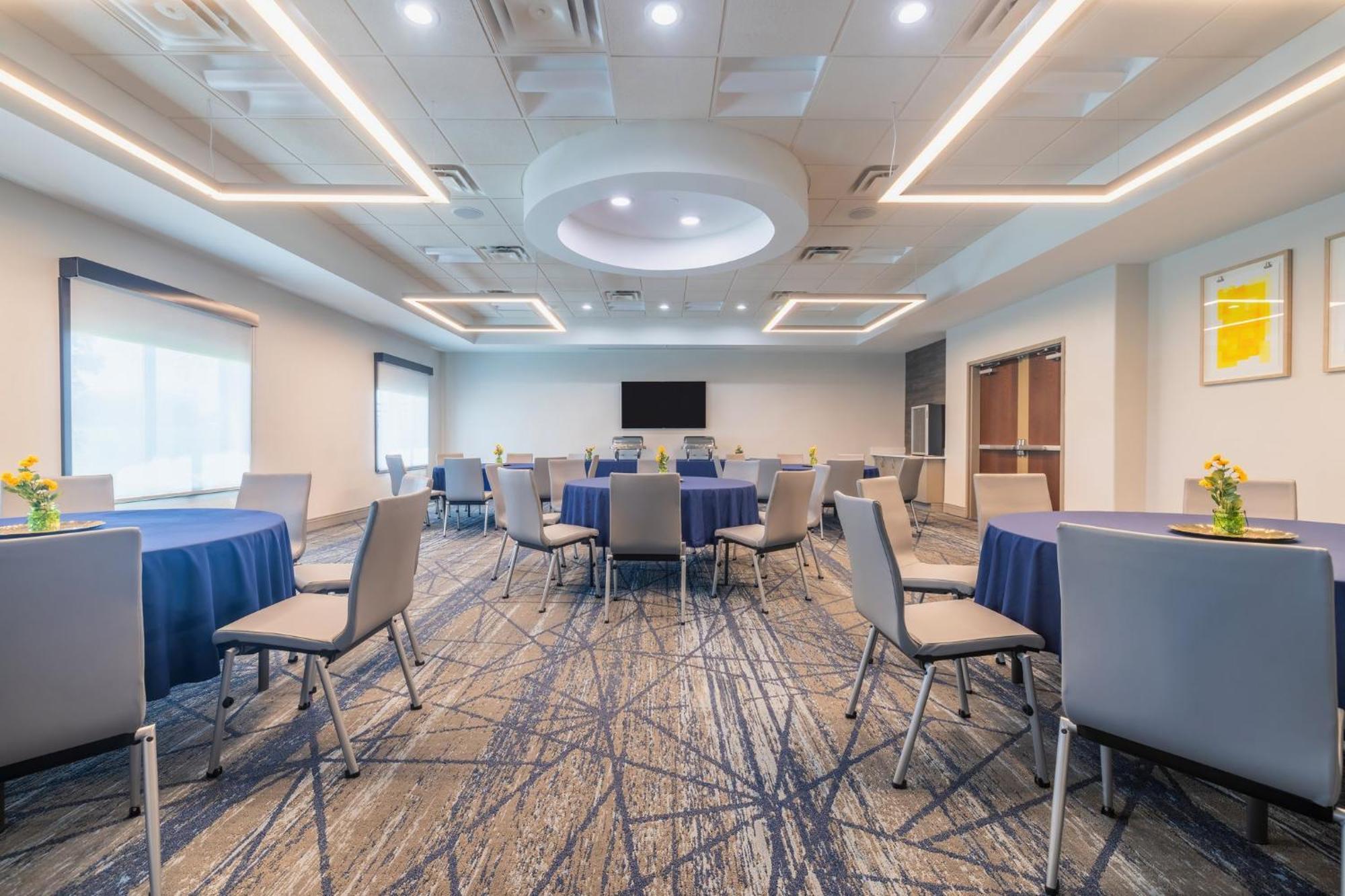 Holiday Inn Express & Suites Kansas City Airport By Ihg Ngoại thất bức ảnh