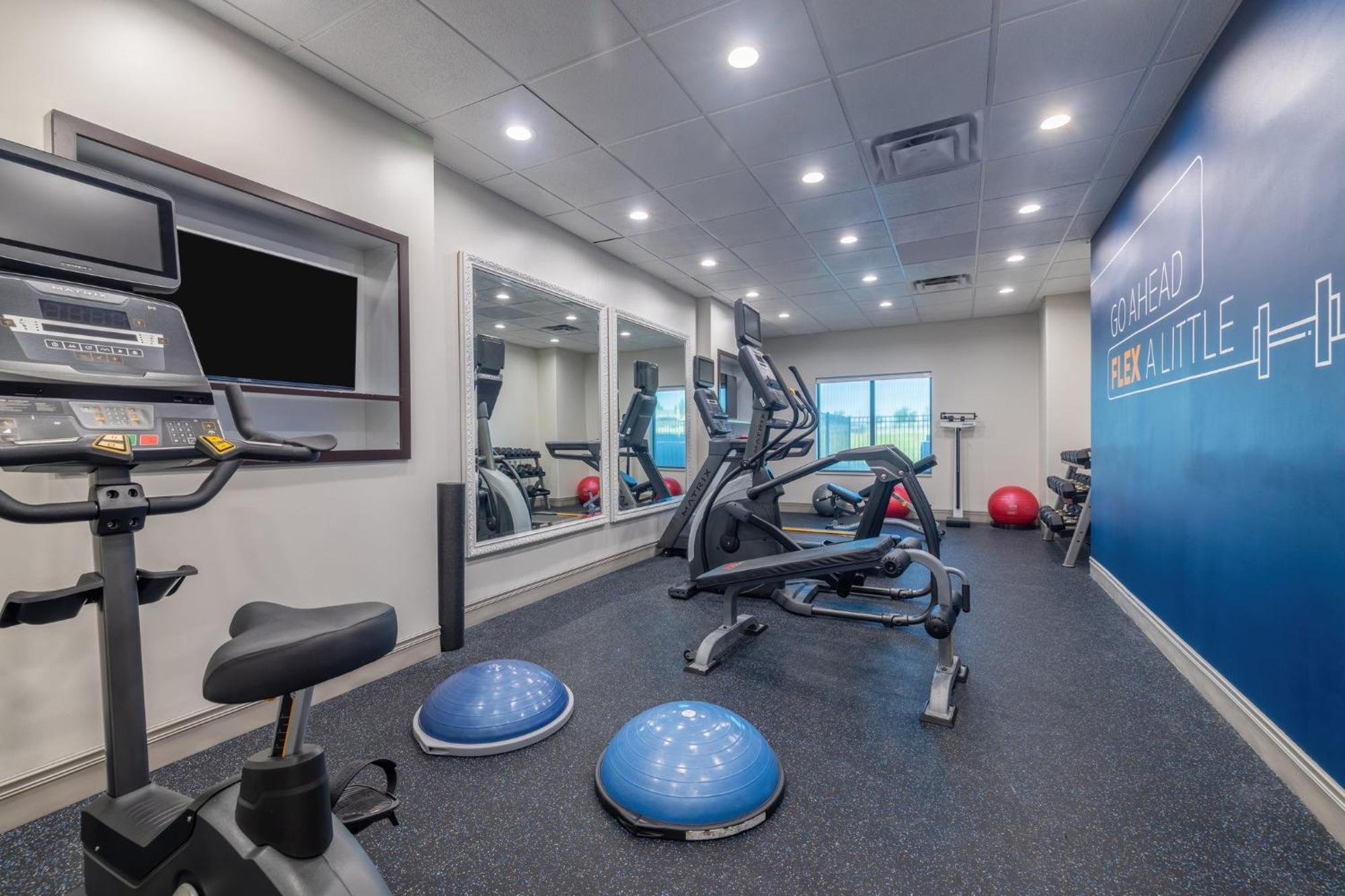 Holiday Inn Express & Suites Kansas City Airport By Ihg Ngoại thất bức ảnh