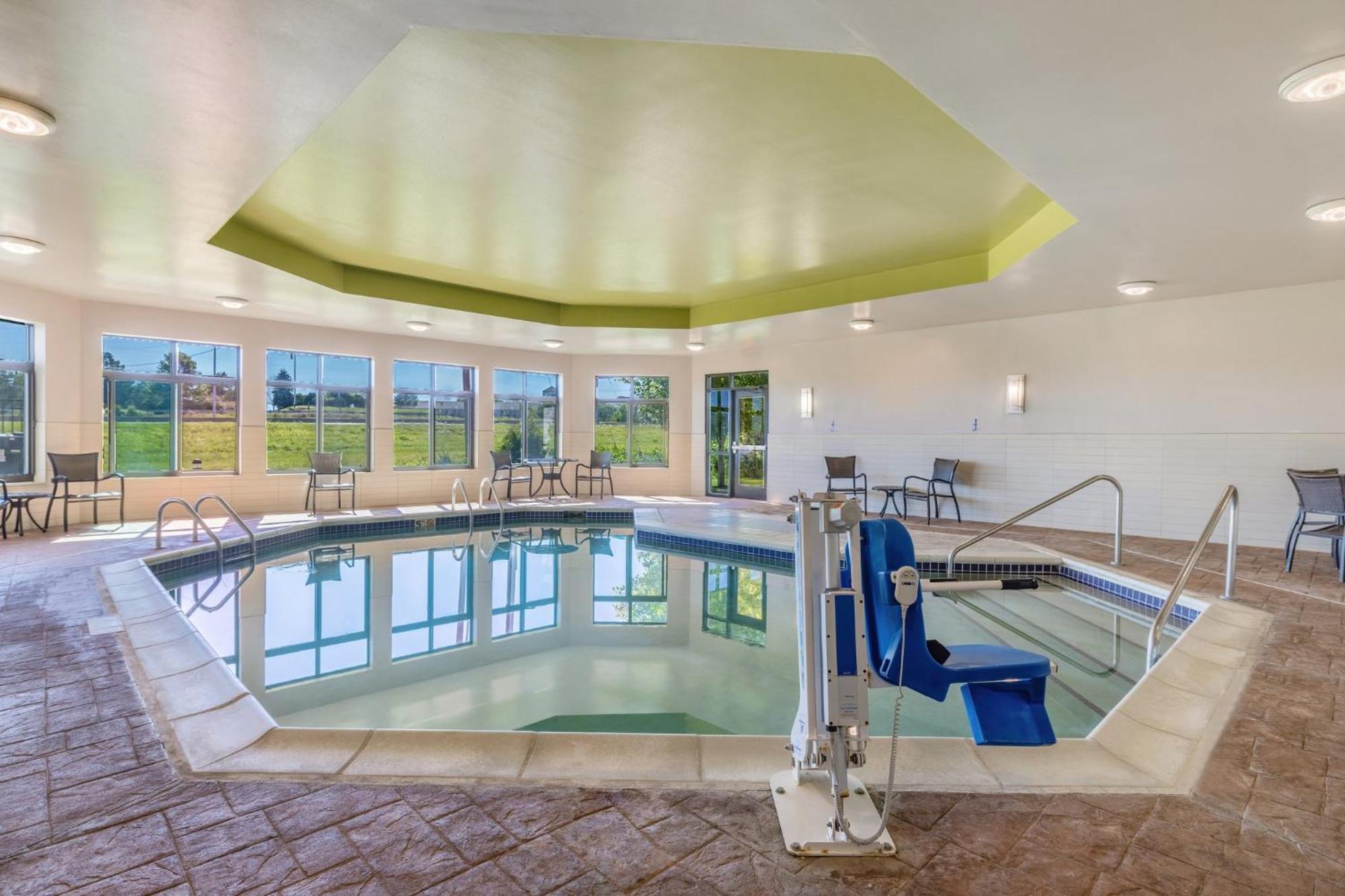 Holiday Inn Express & Suites Kansas City Airport By Ihg Ngoại thất bức ảnh