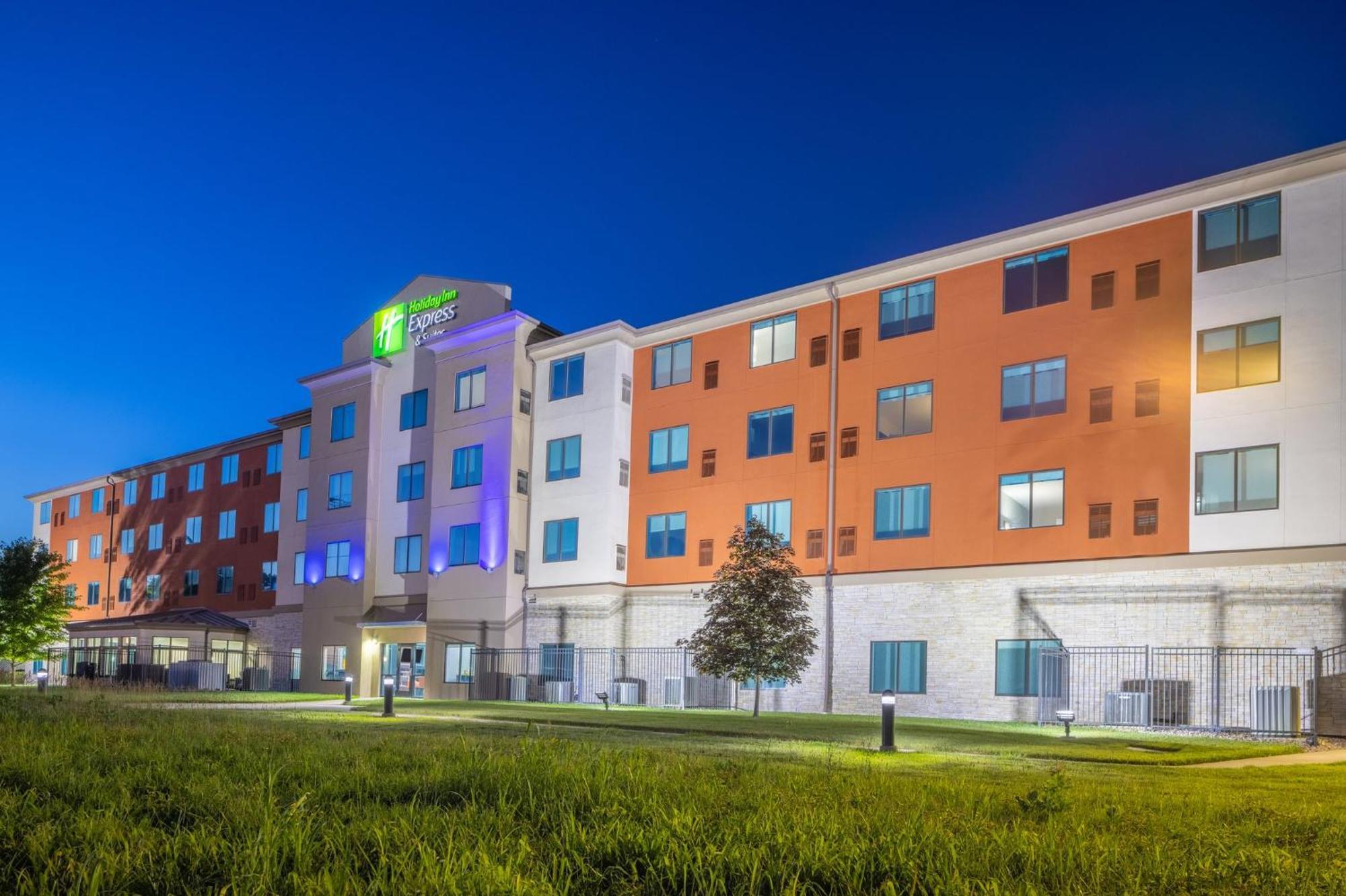 Holiday Inn Express & Suites Kansas City Airport By Ihg Ngoại thất bức ảnh