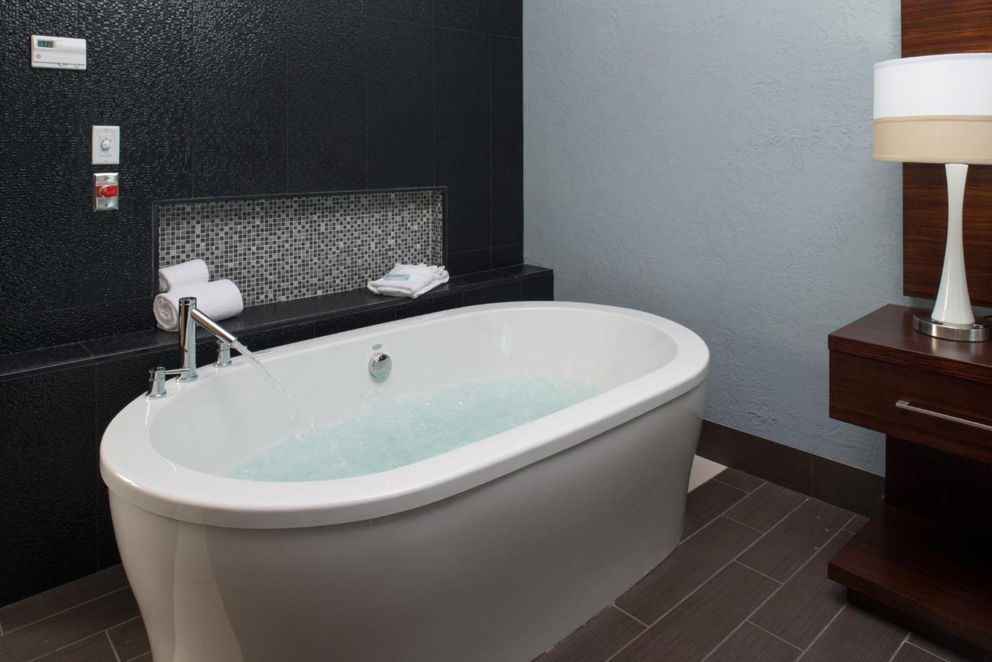 Holiday Inn Express & Suites Kansas City Airport By Ihg Ngoại thất bức ảnh